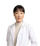 Female-doctor-wearing-a-white-shirt-and-lab-coat-for-physicians